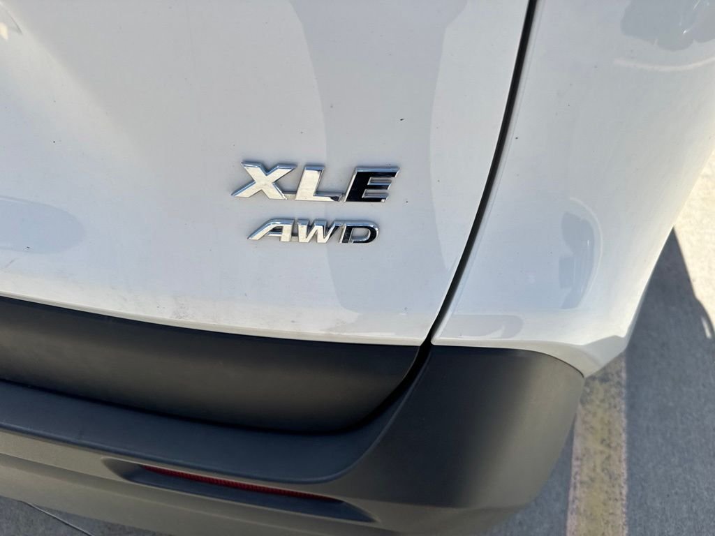 Used 2025 White Toyota XLE image 4