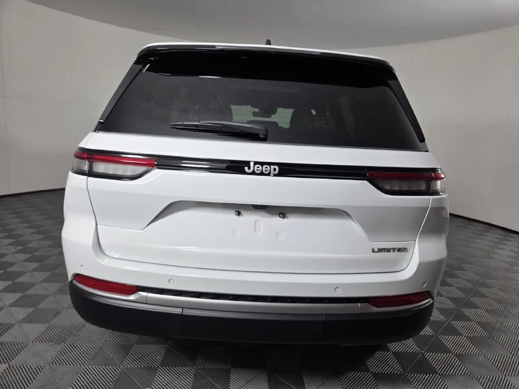 New 2026 Bright White Clear-Coat Exterior Paint Jeep Limited image 6