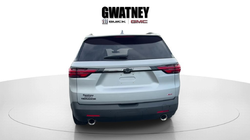 Used 2022 SILVER ICE METALLIC Chevrolet RS image 6