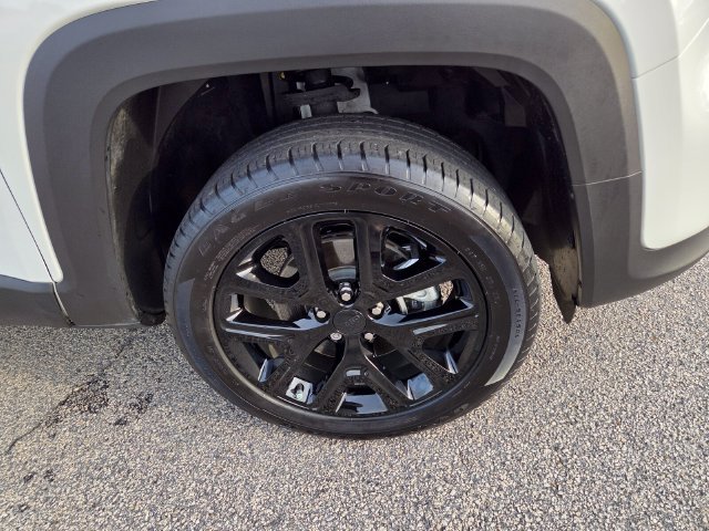 Used 2023 White Jeep Altitude image 19
