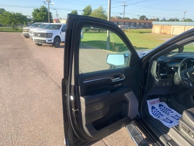 Used 2023 Black Chevrolet High Country image 12