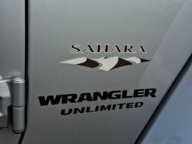 Used 2017 Billet Silver Metallic Clearcoat Jeep Unlimited Sahara image 29