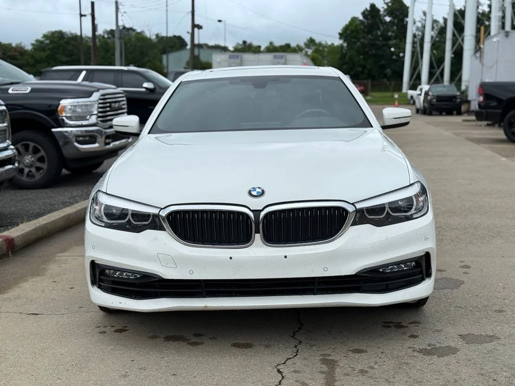 Used 2018 White BMW 530e iPerformance image 3