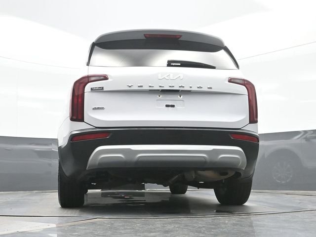 Used 2022 White Kia LX image 18