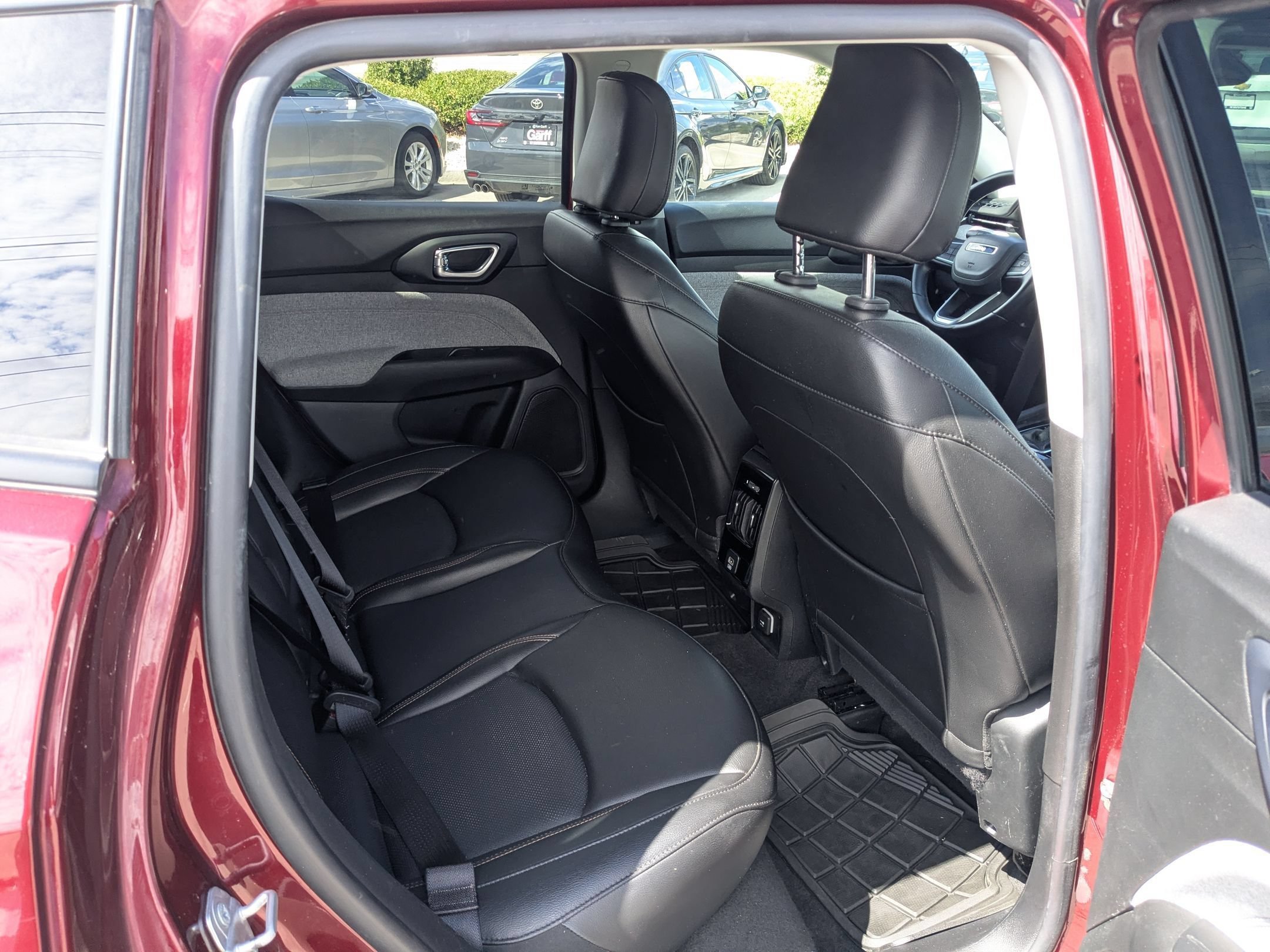 Used 2022 Velvet Red Pearlcoat Jeep Latitude Lux image 32