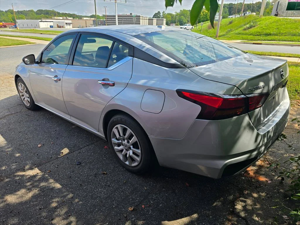 Used 2020 Silver Nissan 2.5 S image 11