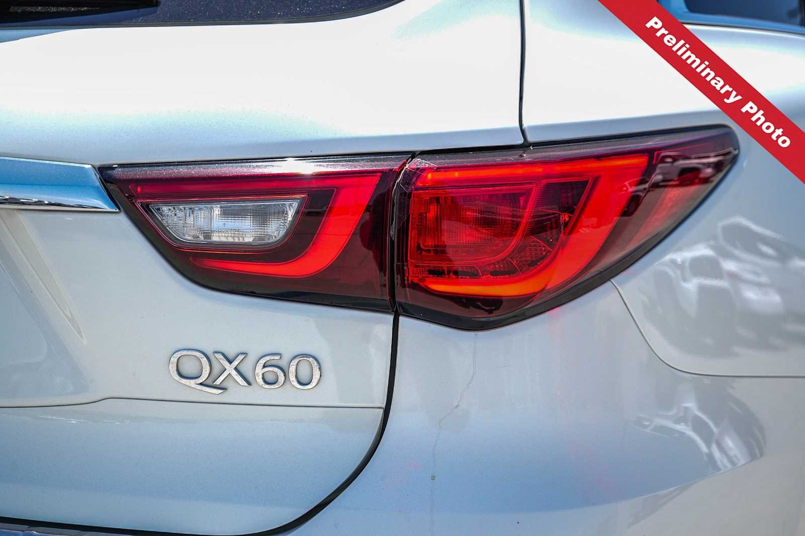 Used 2019 Majestic White INFINITI LUXE image 10