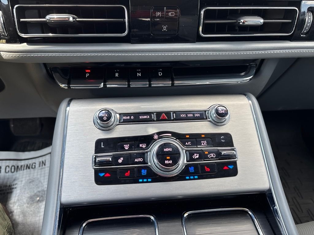 Used 2020 Gray Lincoln Reserve image 38