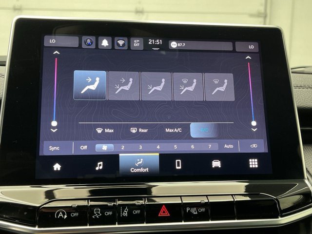 Used 2025 Hydro Blue Pearlcoat Jeep Trailhawk image 18