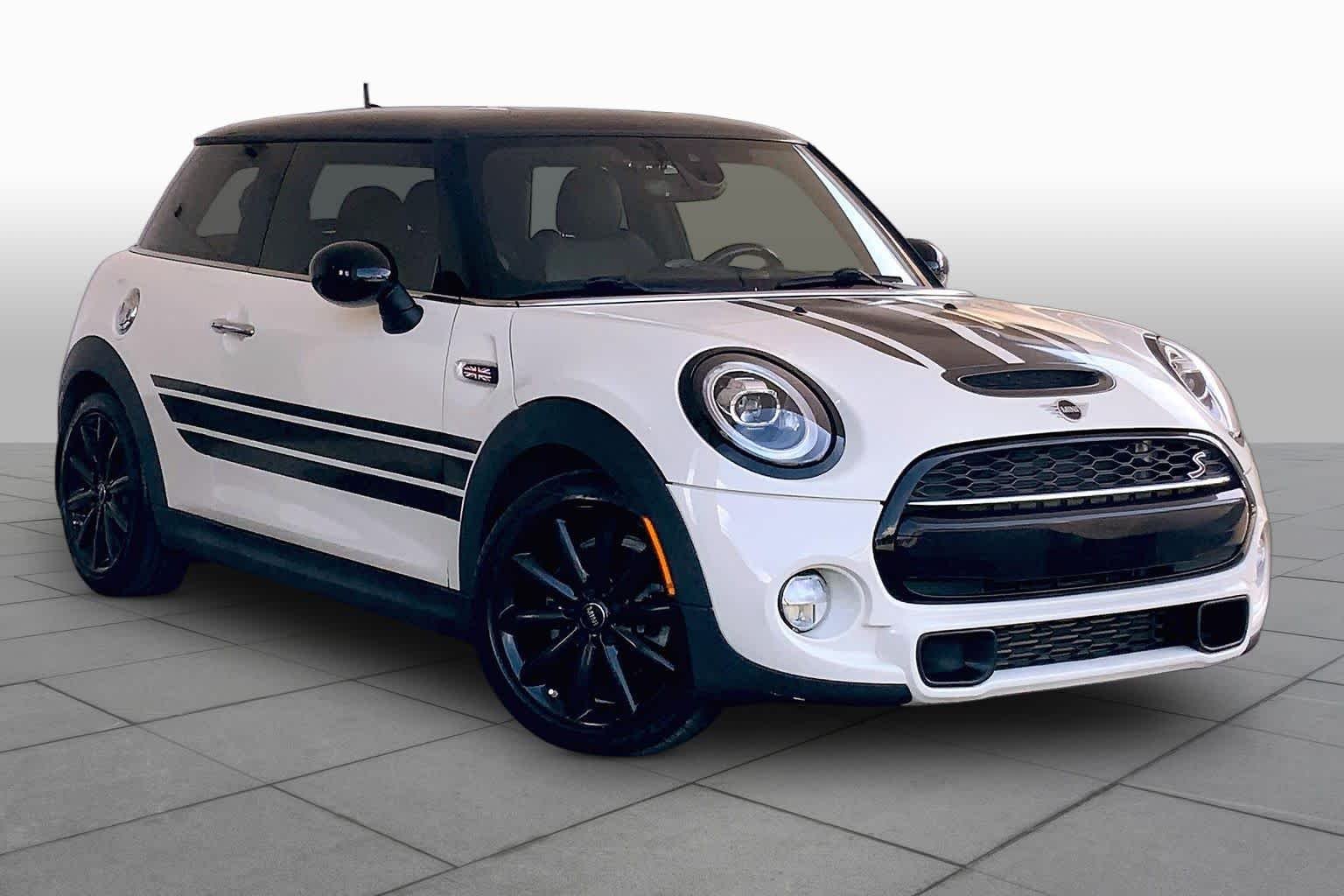 Used 2019 Pepper White MINI Cooper S image 3
