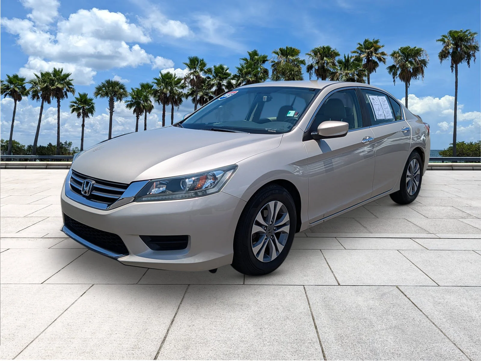 Used 2015 Champagne Frost Pearl Honda LX image 4
