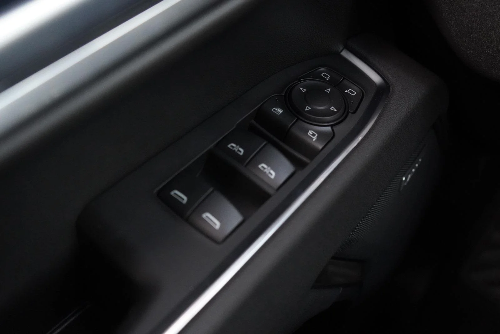 2026 GMC Sierra 1500 SLT - Photo 14