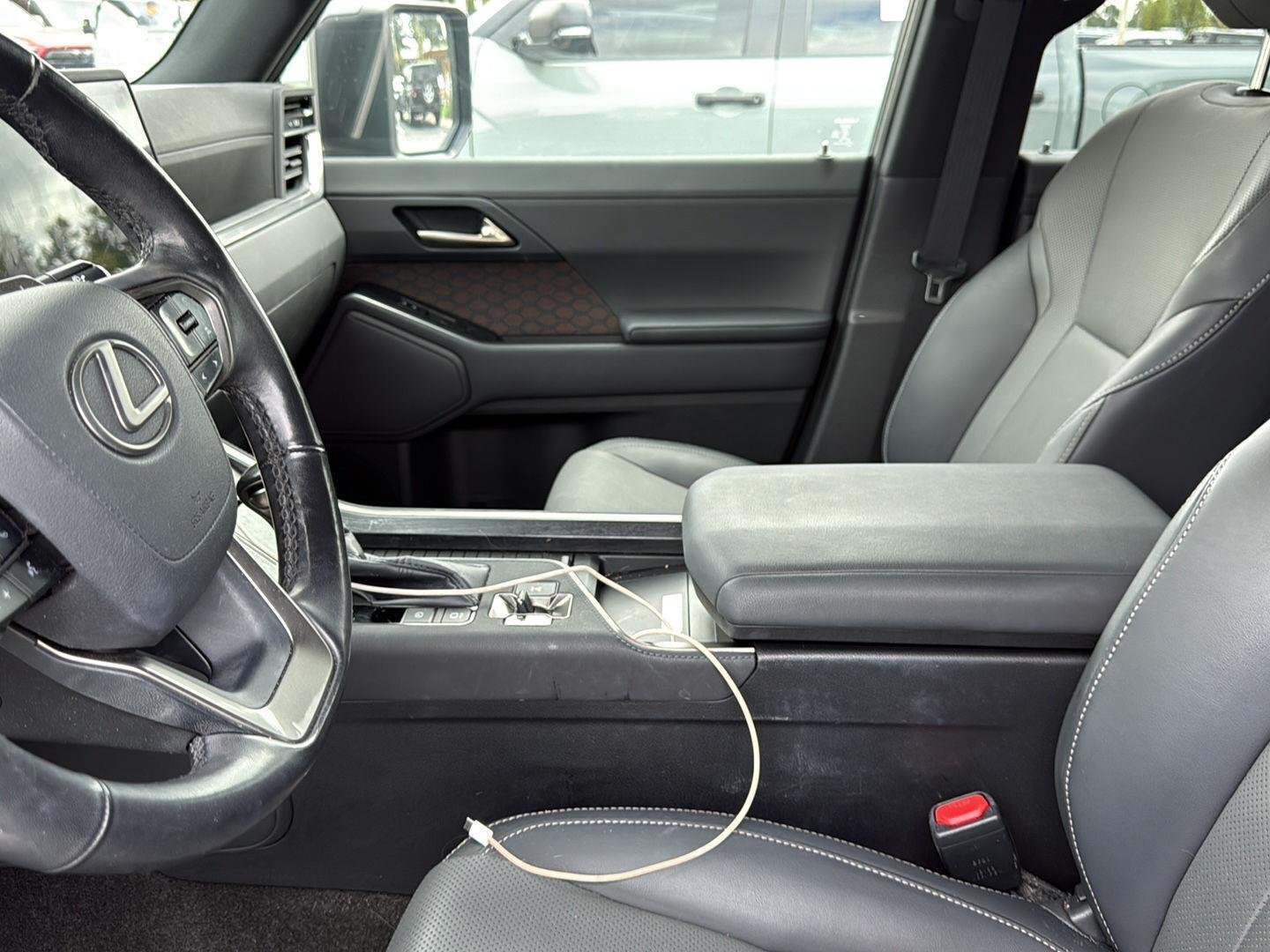 Used 2024 Incognito Lexus GX 550 Premium+ image 2