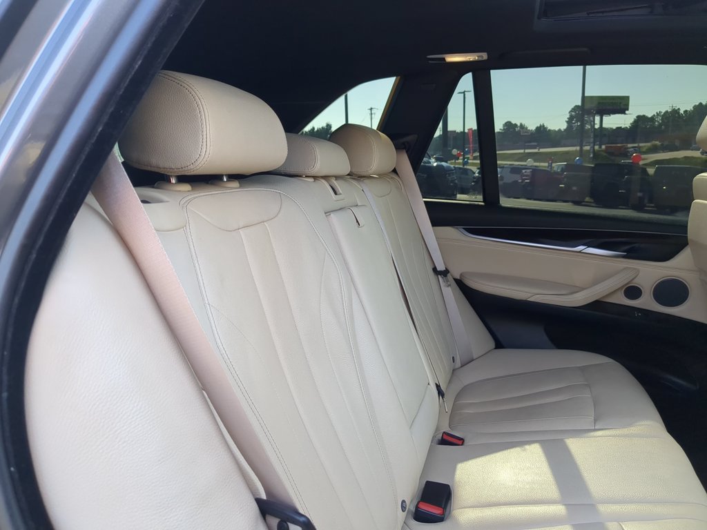 Used 2018 Silver BMW xDrive50i image 27
