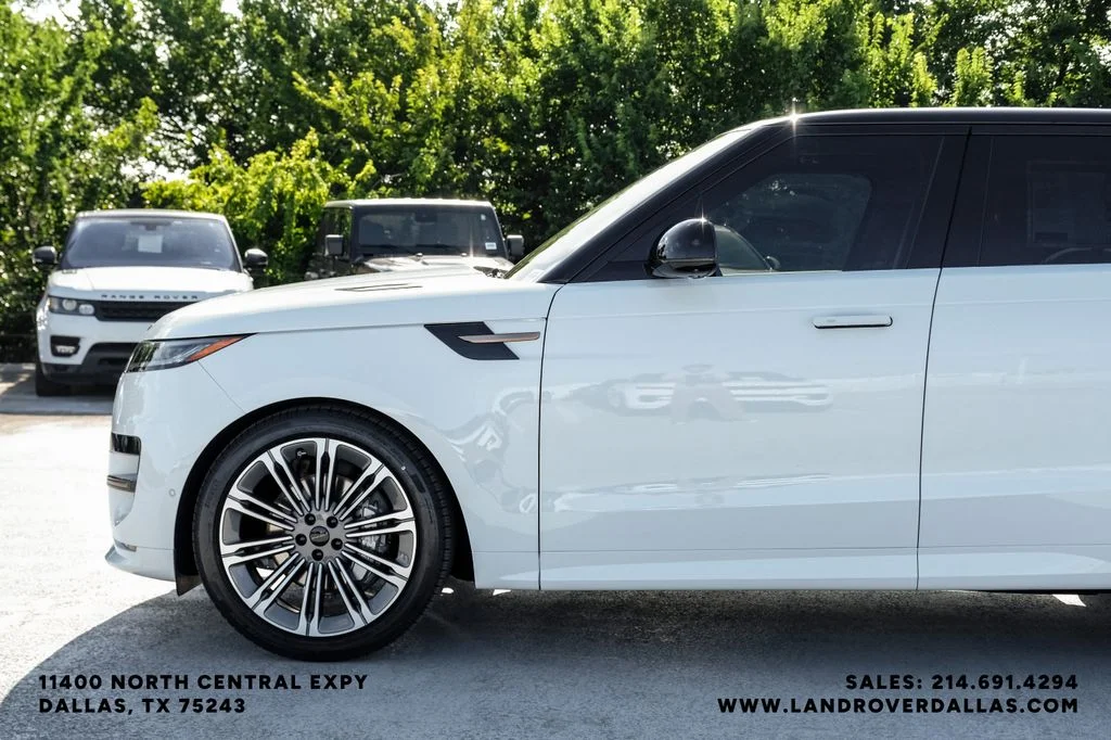 New 2026 Fuji White Land Rover Dynamic SE image 10