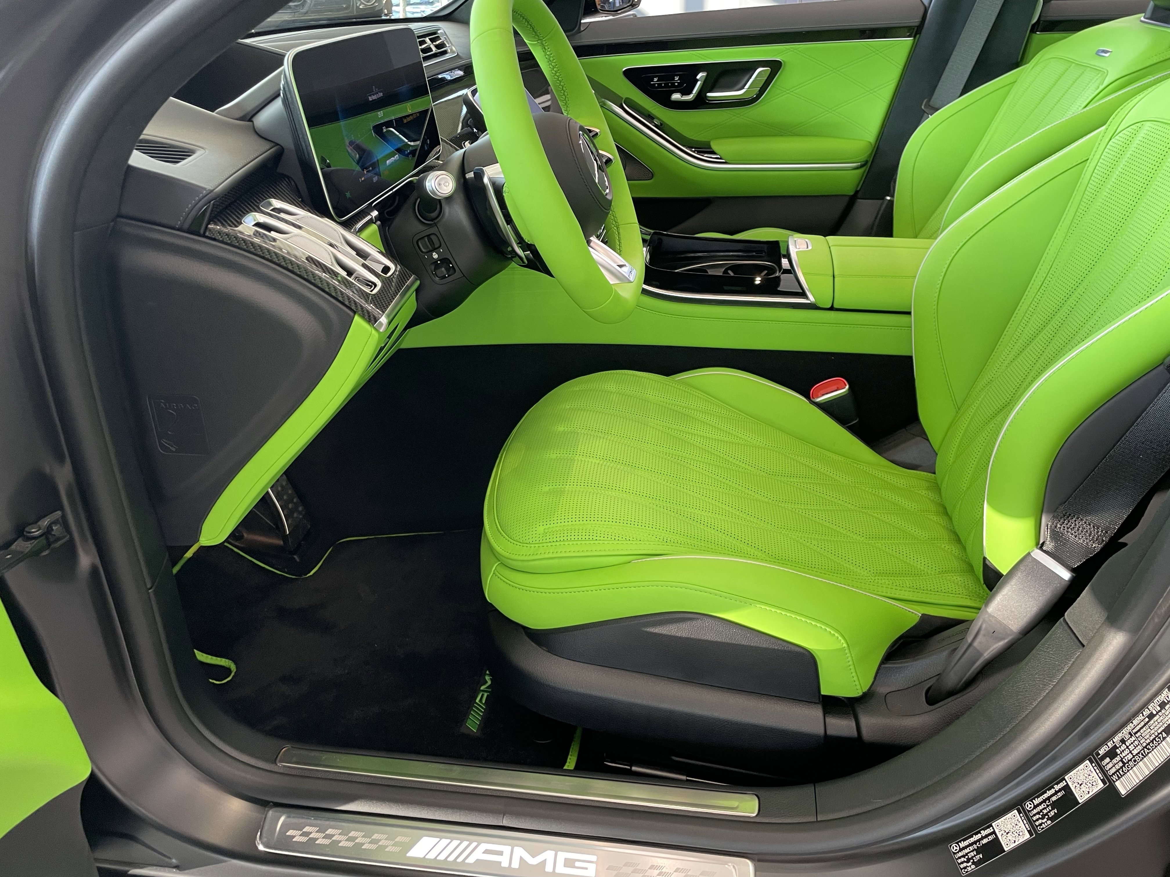 New 2026 MANUFAKTUR Graphite Grey Magno Mercedes-Benz AMG® S 63 E 4MATIC® Sedan image 18