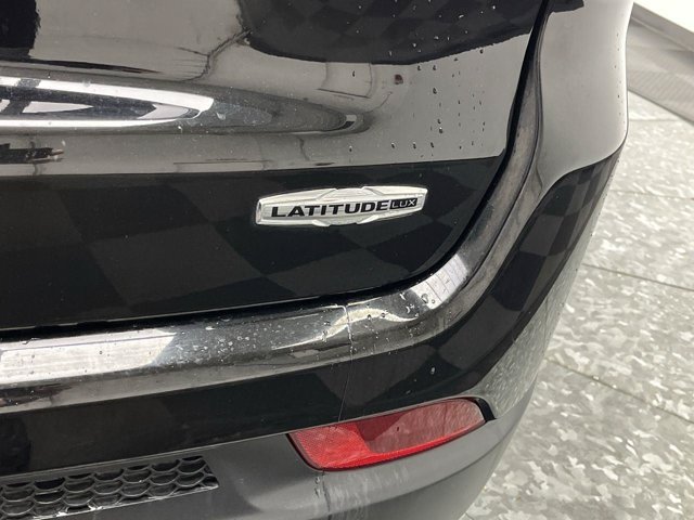 Used 2022 Diamond Black Crystal Pearlcoat Jeep Latitude Lux image 29