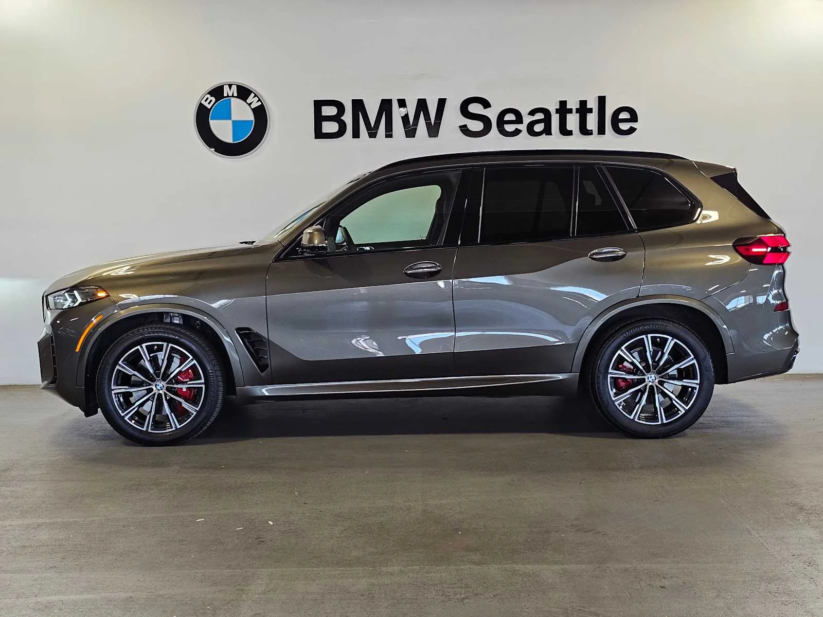 Certified Used 2026 Manhattan Green Metallic BMW xDrive40i image 3
