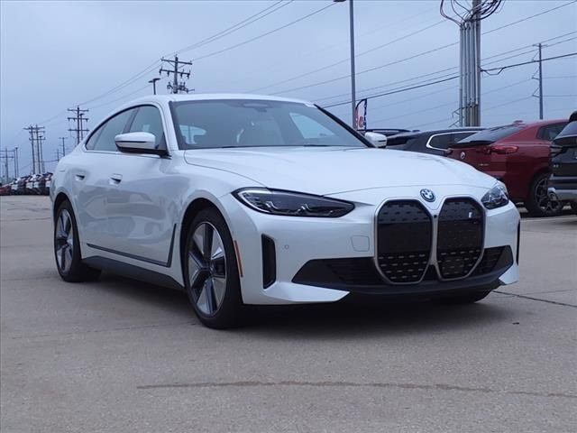 Used 2024 Mineral White Metallic BMW xDrive40 image 15