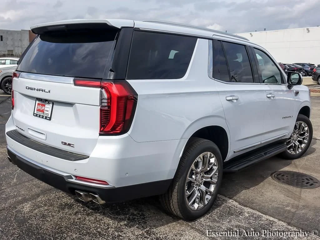 2026 GMC Yukon Denali - Photo 9