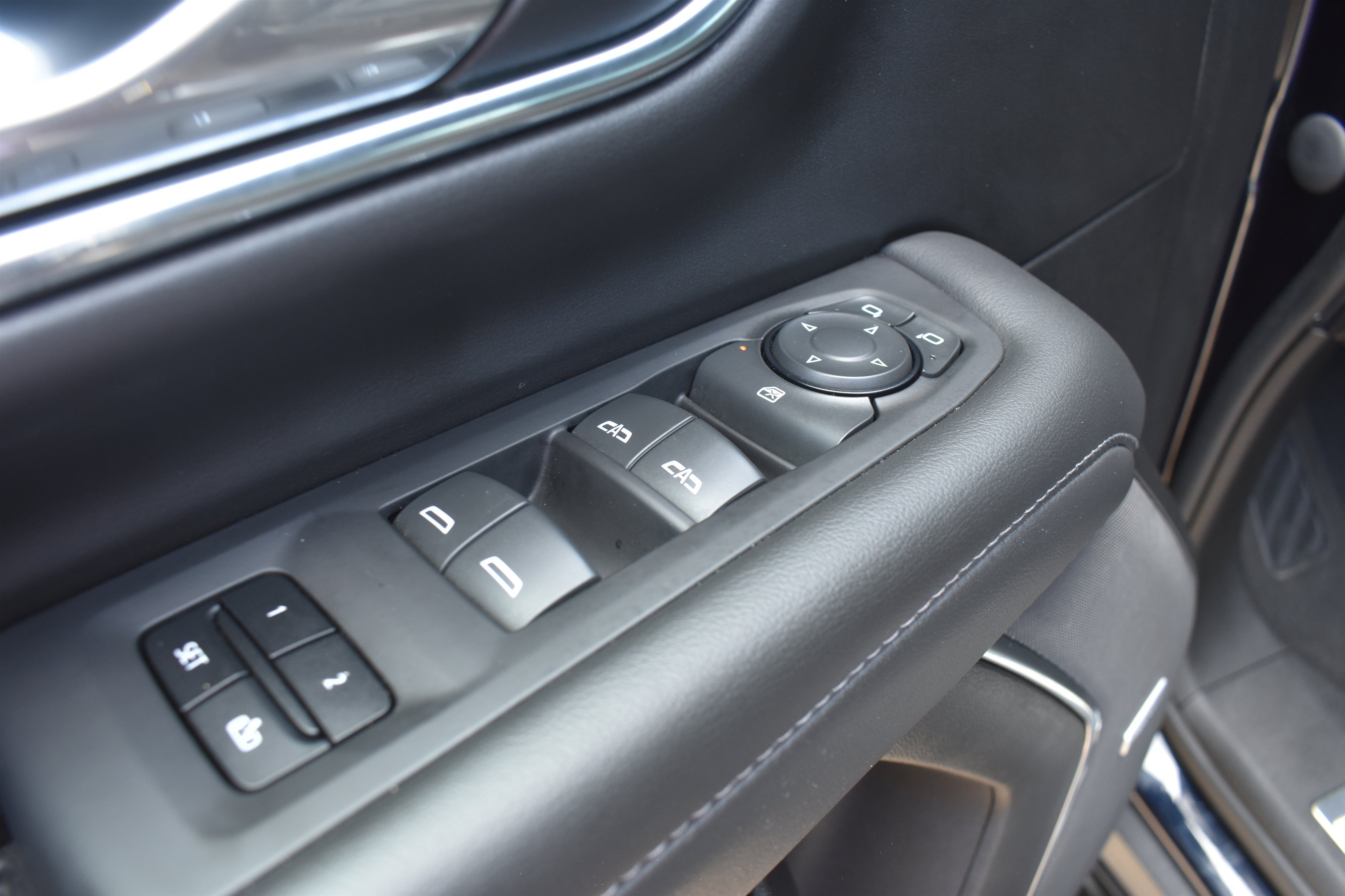 2023 Chevrolet Suburban LT - Photo 12