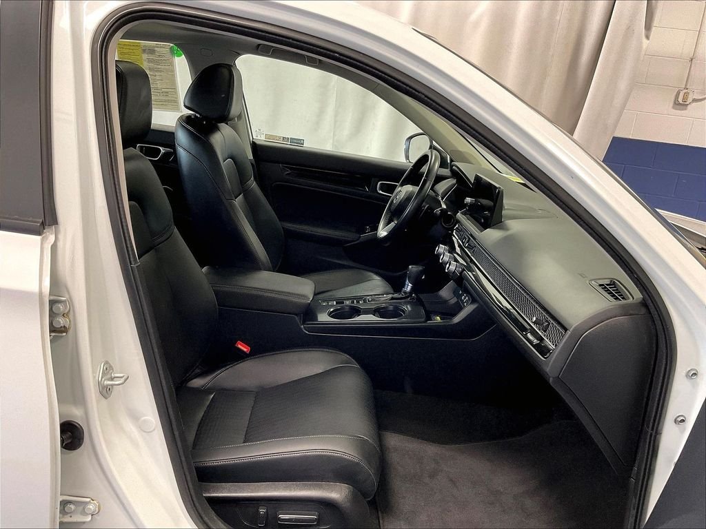 Used 2023 Platinum White Honda Touring image 11