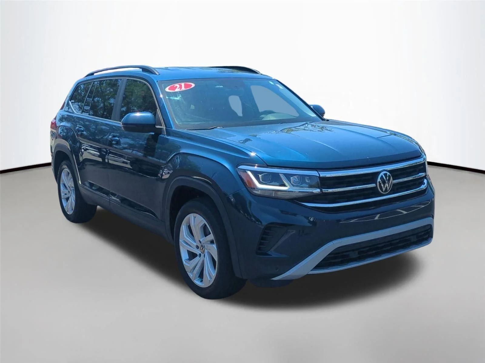 Used 2021 Tourmaline Blue Metallic Volkswagen 3.6L V6 SE w/Technology image 8