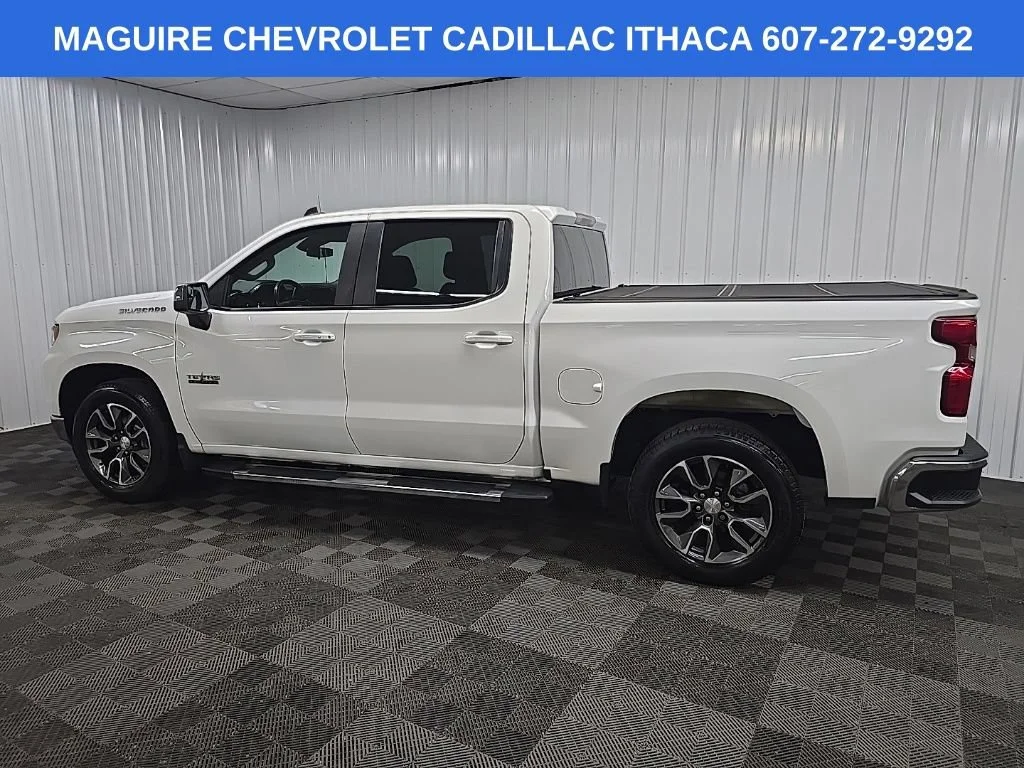 Used 2022 Summit White Chevrolet LT image 4