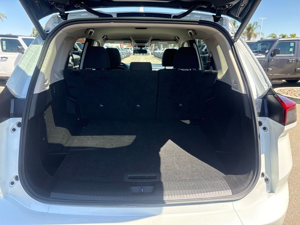 Used 2024 White Nissan SV image 26