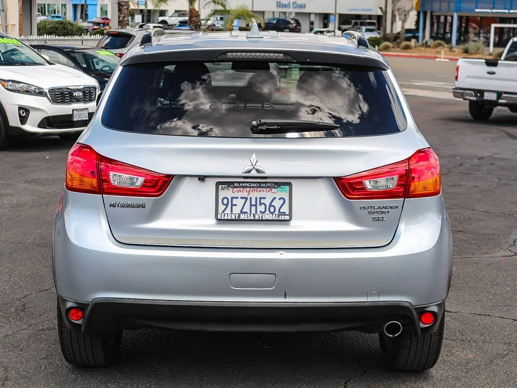 Used 2017  Mitsubishi SEL image 8