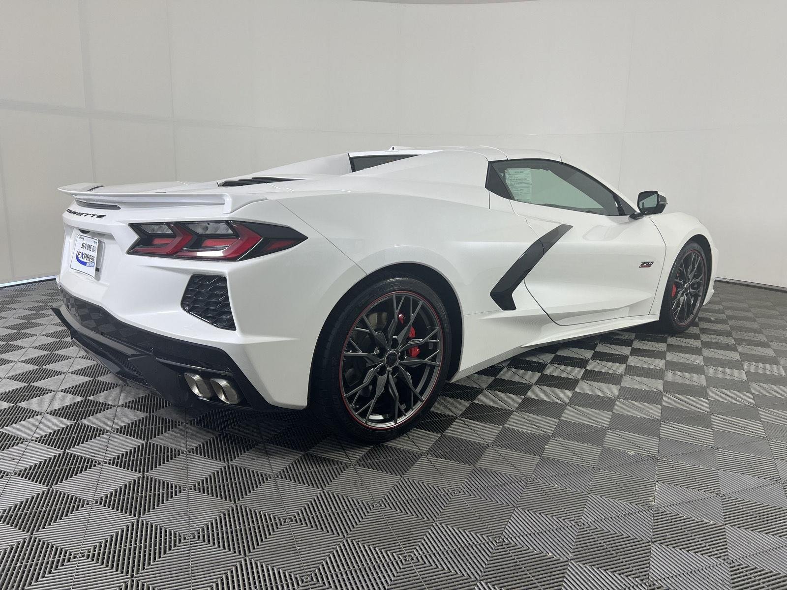 Used 2023 White Pearl Metallic Tricoat Chevrolet Stingray image 25