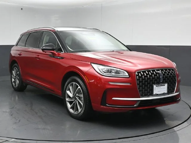 Used 2023 Red Lincoln Grand Touring image 1