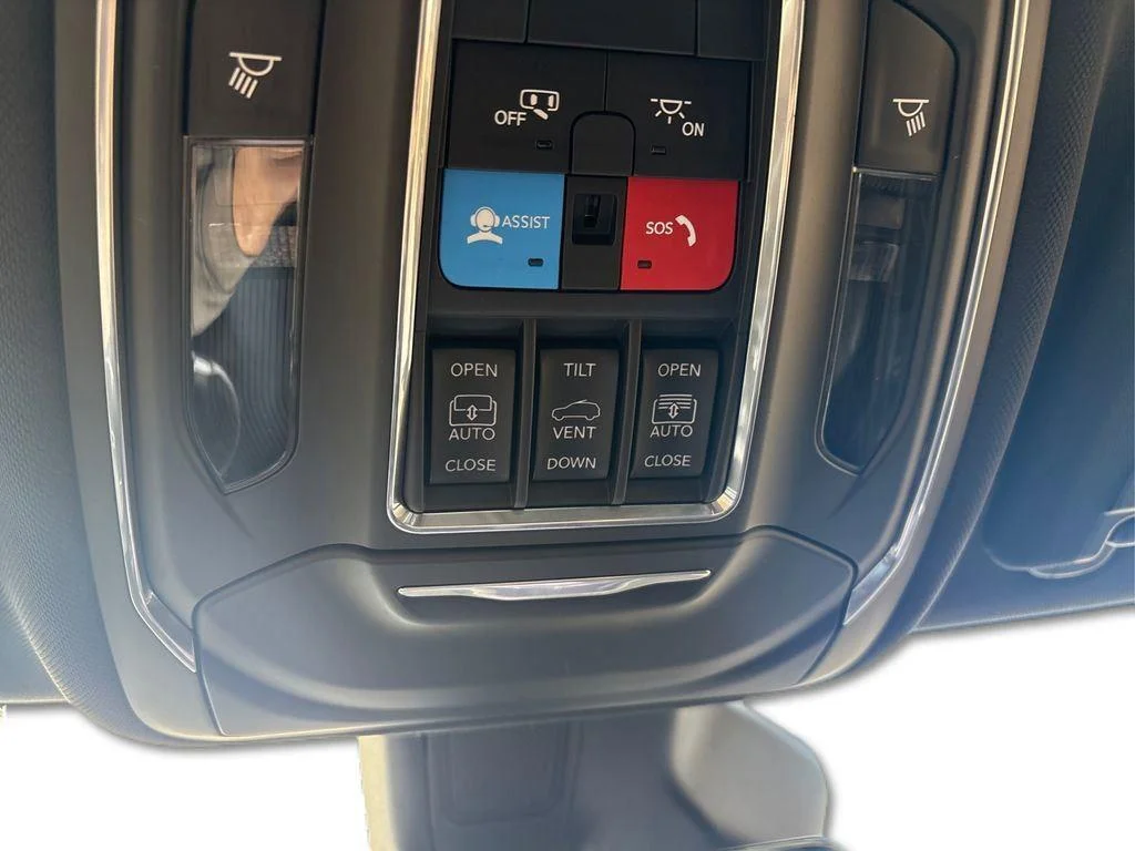 Used 2024 Midnight Sky Jeep Limited image 17