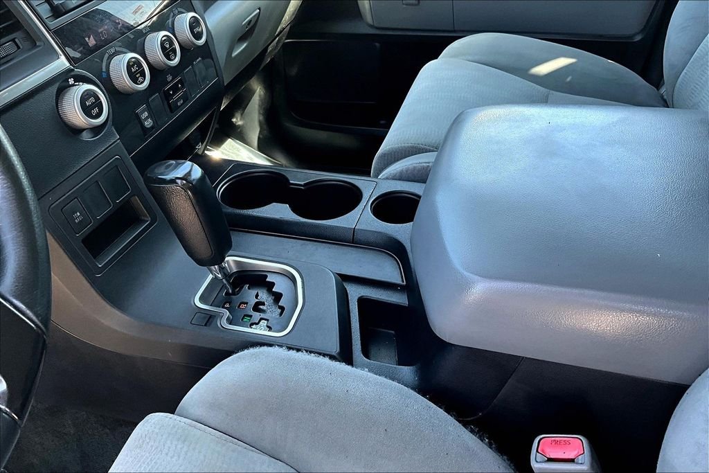 Used 2018 Silver Toyota SR5 image 17