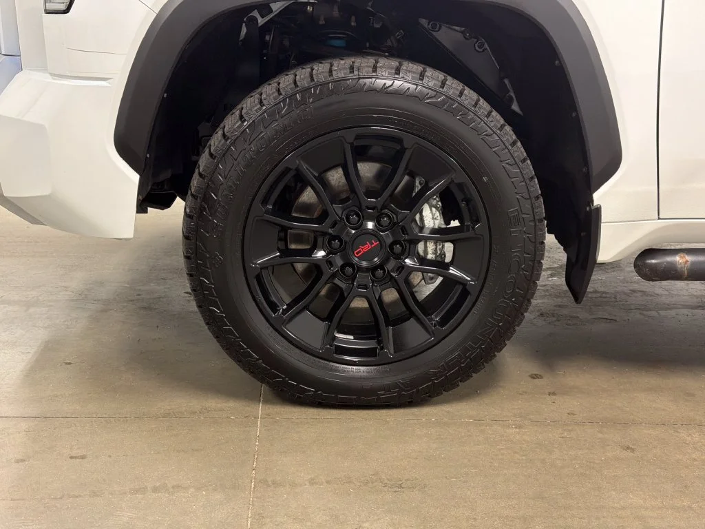 Used 2022 Off-white Toyota Limited image 9