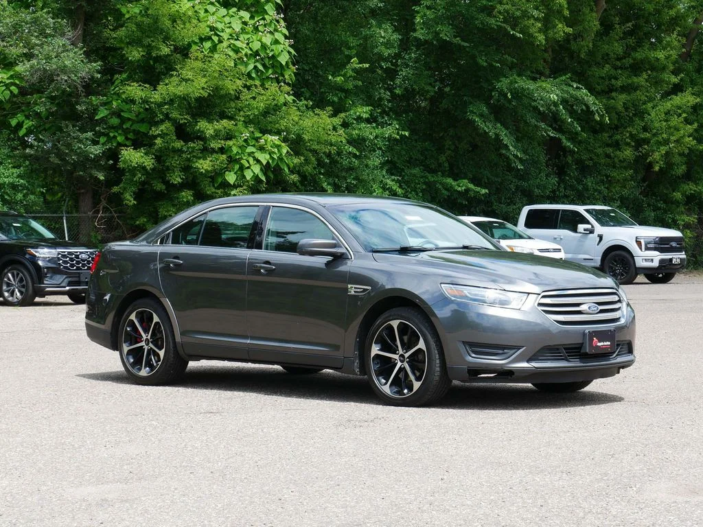 Used 2015  Ford SEL image 1