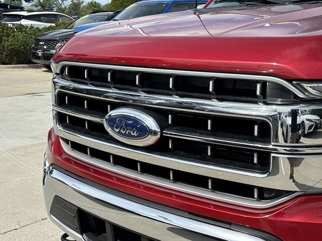 Used 2023  Ford Lariat image 29