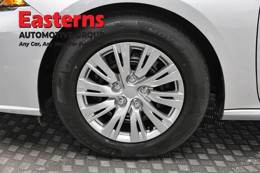 Used 2023 Silver Nissan 2.5 S image 31