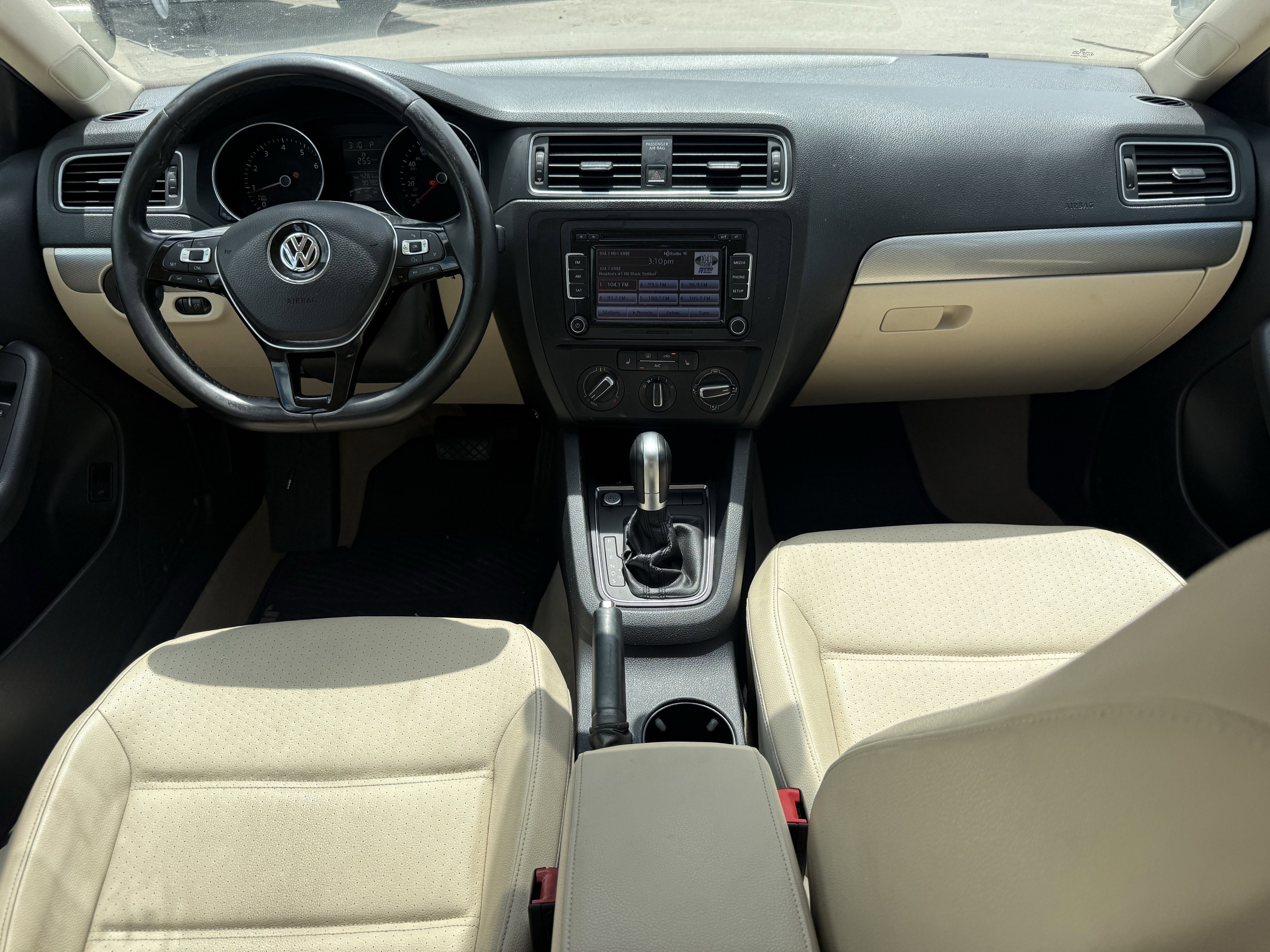 Used 2015  Volkswagen  image 12