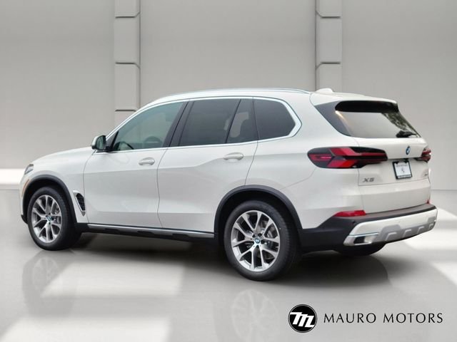 New 2026 White BMW xDrive40i image 5