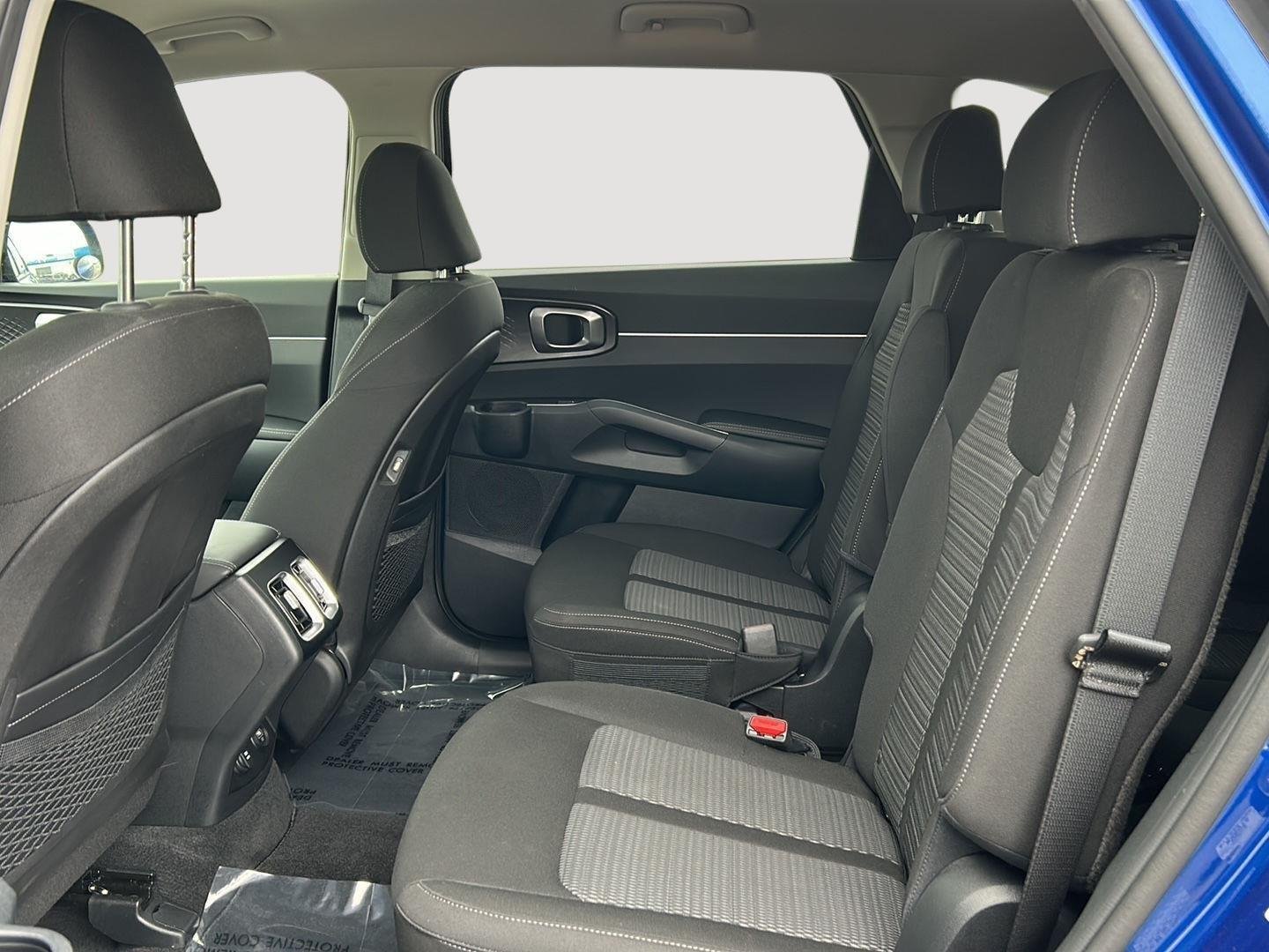 2023 Kia Sorento LX - Photo 18
