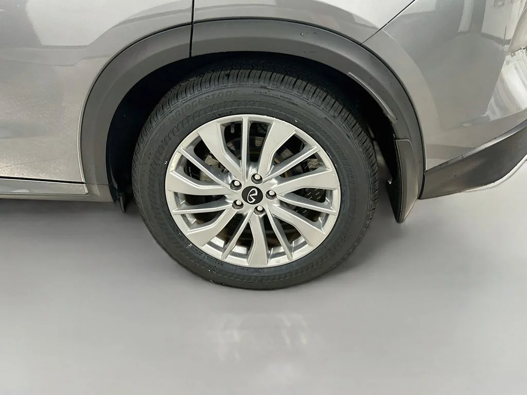 Certified Used 2023 Graphite Shadow INFINITI LUXE image 33