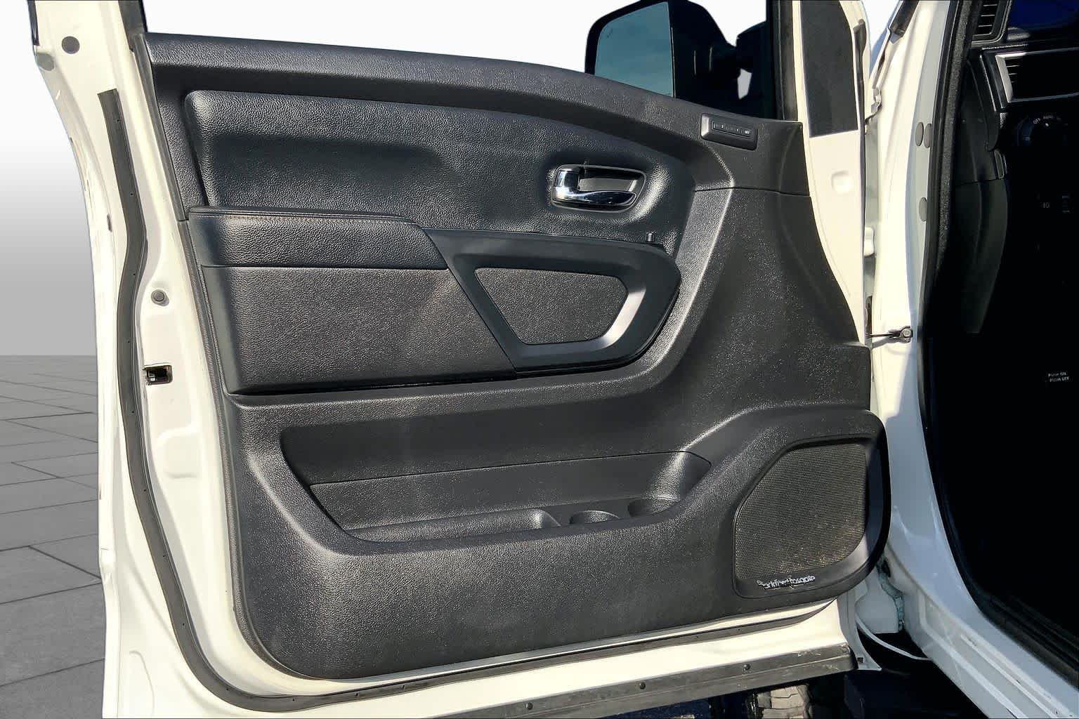 Used 2018 Pearl White Nissan SL image 22