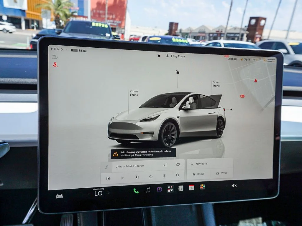 Used 2023 White Tesla Long Range image 23