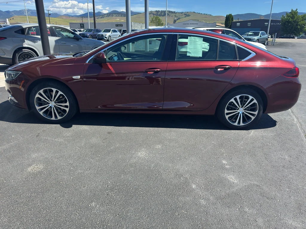 2018 Buick Regal Essence AWD's photo