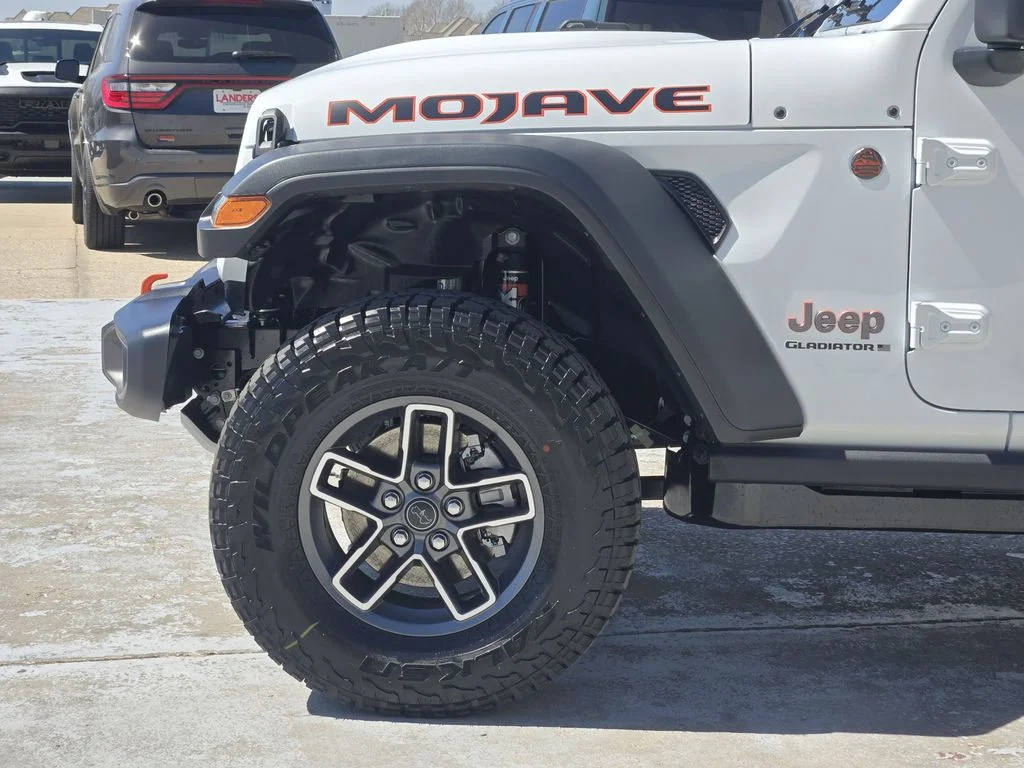 New 2026 Bright White Clearcoat Jeep Mojave image 5