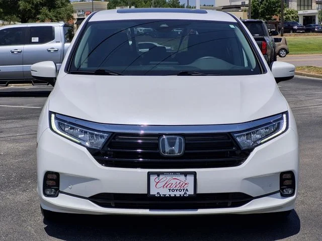 Used 2023 Platinum White Pearl Honda Touring image 2