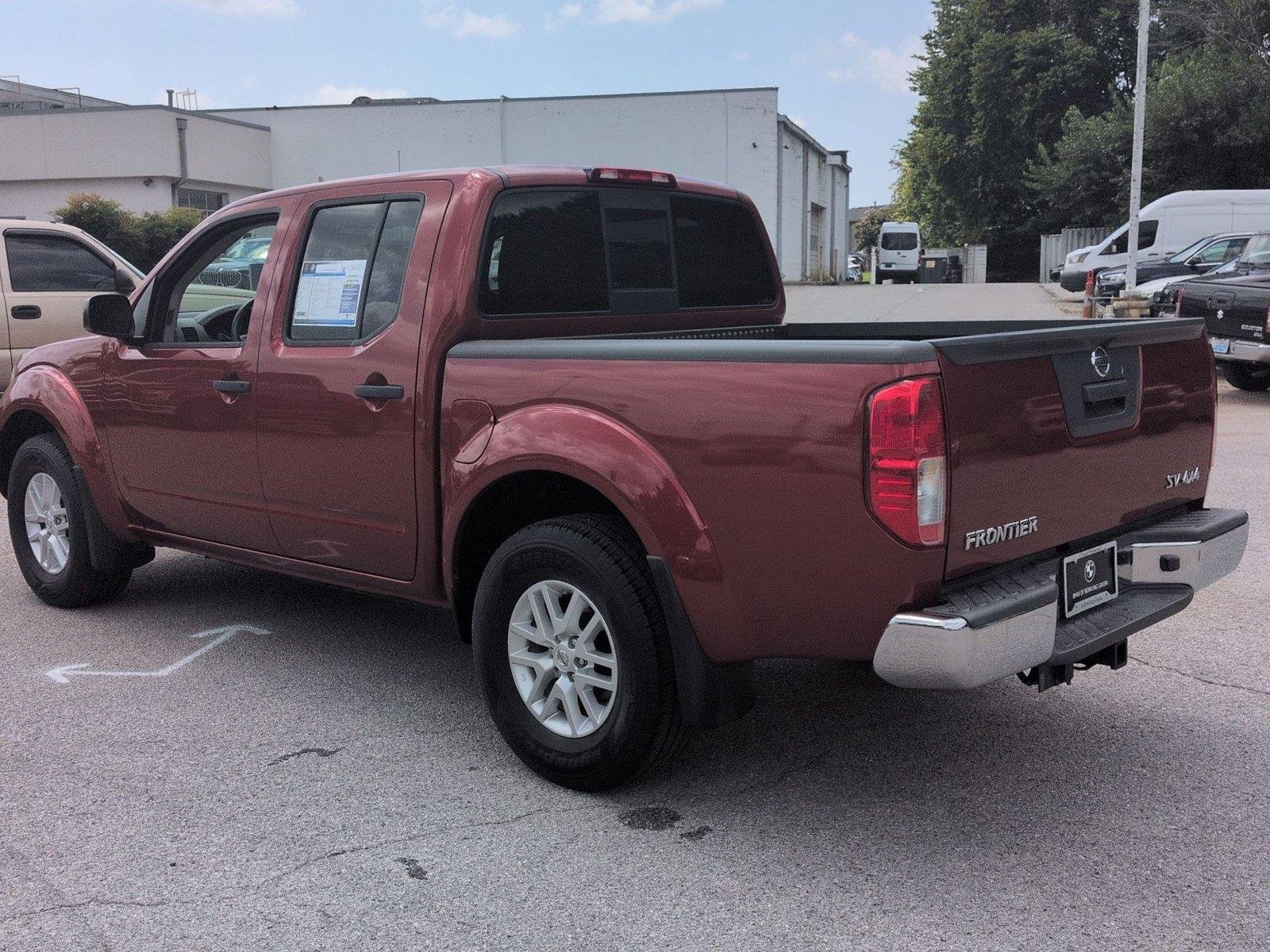 Used 2018 Lava Red Nissan SV V6 image 3