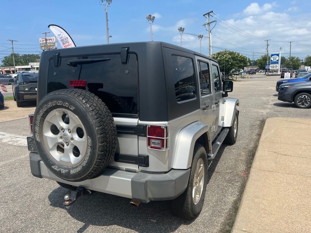 Used 2008 Silver Jeep Unlimited Sahara image 4