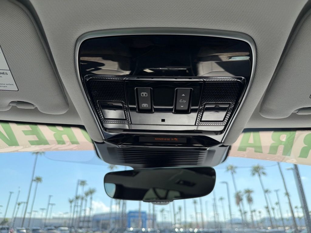 Used 2023 Green Land Rover SE Dynamic image 14